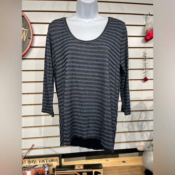 DKNY Jeans pullover size small - Picture 2 of 7